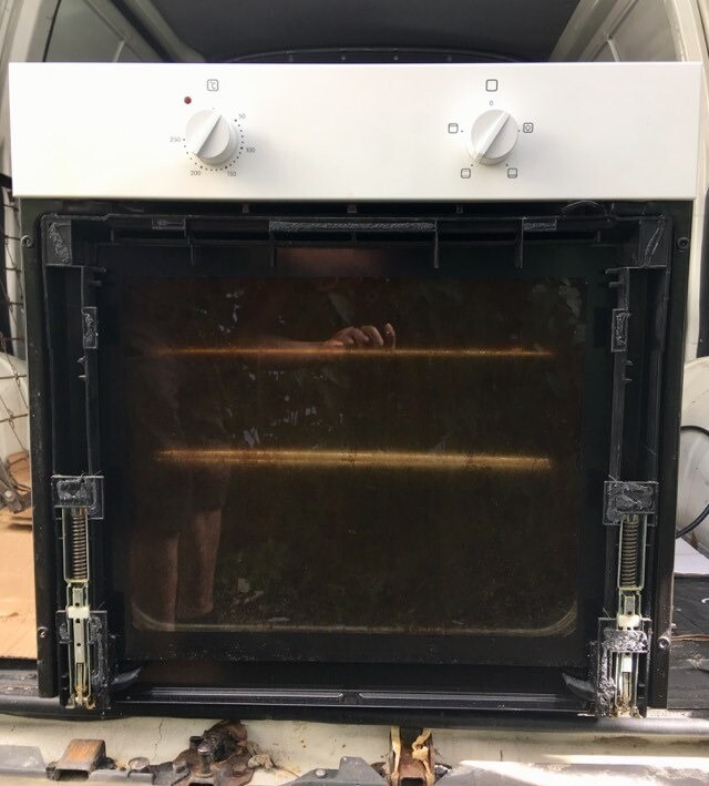 Ikea Lagan oven, very good condition and clean needs door glass in