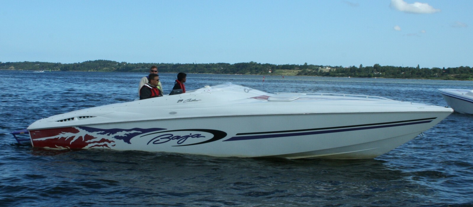 Baja 29’ Outlaw, twin V8 MX 6.2 640HP, 2002, for sale. EU certified. Fast!