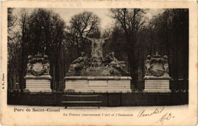 CPA SAINT-CLOUD Parc - Statues (1323769)