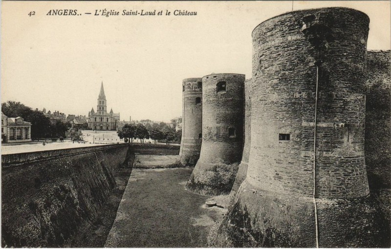 Cpa Angers Eglise St Laud Et Chateau France (1152495)