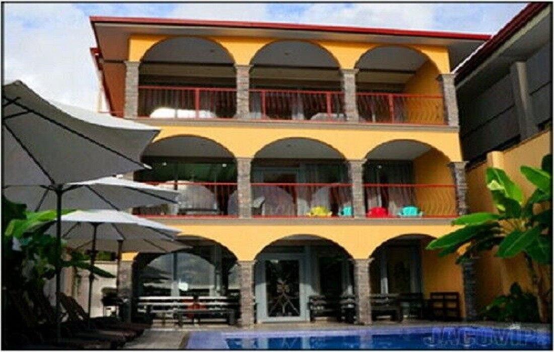 Spring Break in COSTA RICA 16 BEDROOMS / 18 BEDS • 4 NIGHTS ACCOMODATION