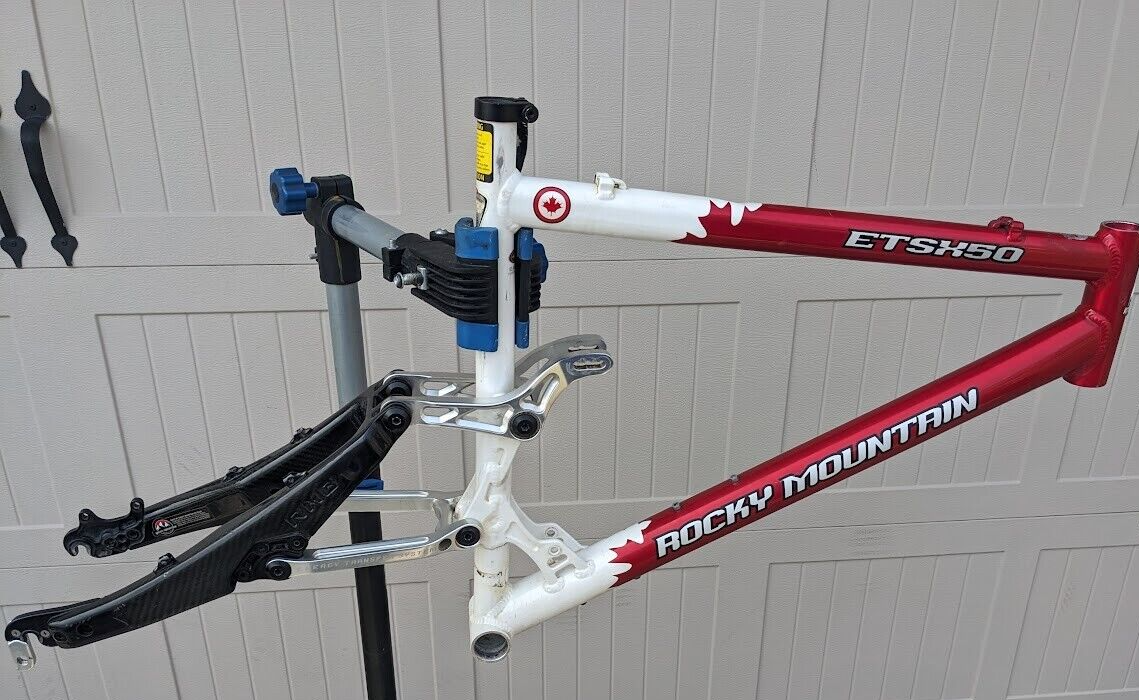 Rocky Mountain ETSX 50 Mountain Bike Full Sus Frame. Cracked