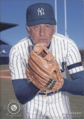 2016 Topps Legacies of Baseball - Phil Niekro #VM-33
