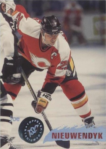 1995-96 Topps Stadium Club - Joe Nieuwendyk #18