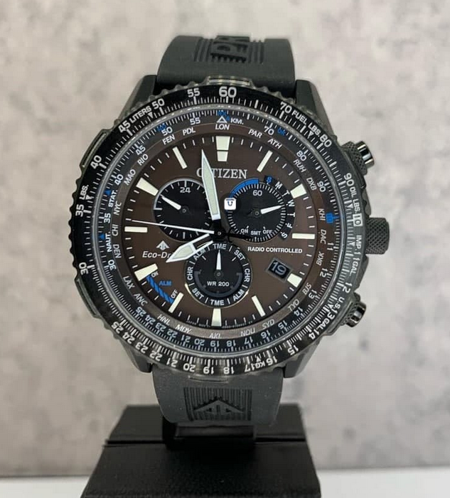 Pre-owned Citizen Radio Controlled Brown Dial Sapphire Crystal World Time Watch Cb5005-13x