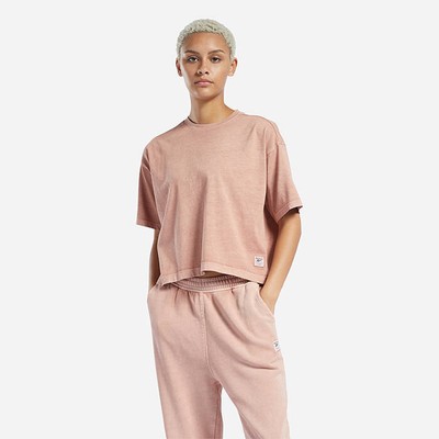 

Женская укороченная футболка Reebok Classics Natural Dye SS Lifestyle Tee Canyon Cora Tee, Розовый, Reebok Classics Natural Dye Cropped SS Lifestyle T-Shirt