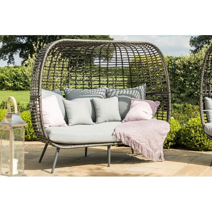 Riviera Garden Rattan Double Daybed Freestanding Luxury Pod With