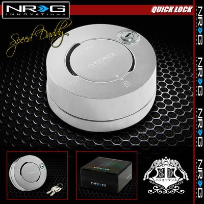 ТОНКОЕ РУЛЕВОЕ КОЛЕСО NRG С КОРОТКИМ БЫСТРОРАЗЪЕМНЫМ ЗАМКОМ НА 6 ОТВЕРСТИЙ И КОМПЛЕКТОМ АДАПТЕРОВ ДЛЯ КЛЮЧЕЙ СЕРЕБРИСТОГО ЦВЕТА