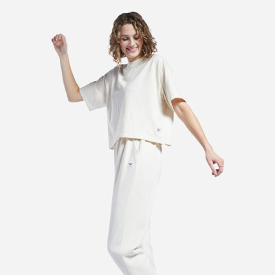 

Женская неокрашенная футболка Reebok Classics Natural Dye Cropped SS Lifestyle, Белый, Reebok Classics Natural Dye Cropped SS Lifestyle T-Shirt