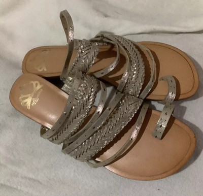 Fergalicious Womens Flat Toe Loop Strappy Sandals in Gold/Tan, Size 6.5 M