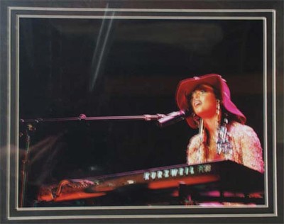 ALICIA KEYS ORIGINAL LAS VEGAS SHOW SIGNED PHOTO WITH SET OF STAGE IMAGES