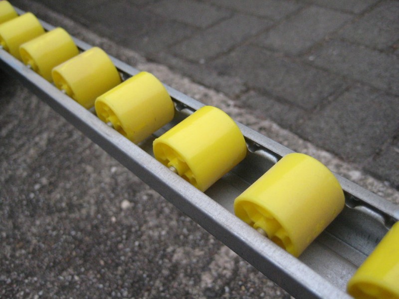 1m  RÃ¶Llchenbahn RÃ¶Llchenleiste   Meterpreis: 6,66,--â¬     Rollenbahnen  SchÃ¤Fer