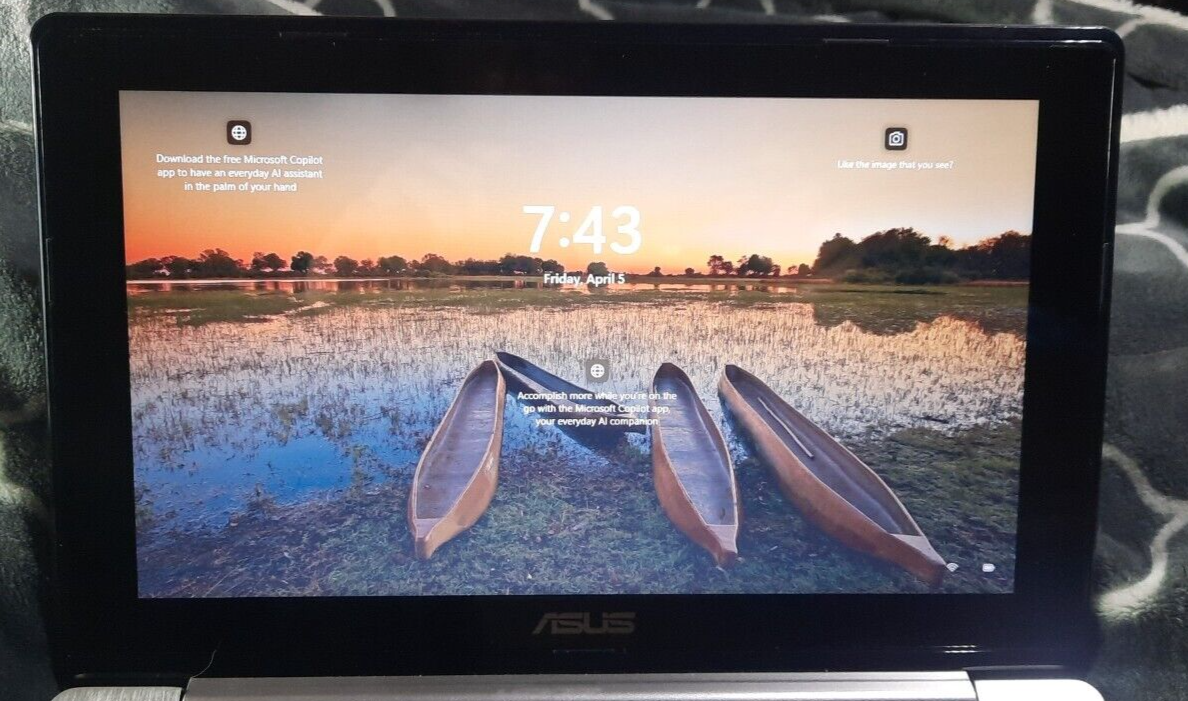 ASUS VivoBook X202E NEW 256GB SSD, New Battery, and New Power Supply TOUCHSCREEN ASUS VivoBook X202E NEW 256GB SSD, New Battery, and New Power Supply TOUCHSCREEN