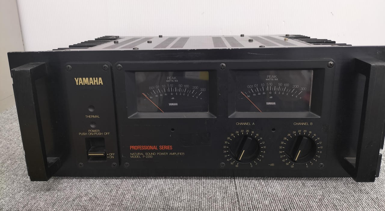 Yamaha P-2200 パワーアンプ 一部難あり Yamaha P-2200 2-Channel Professional Power Amplifier Black