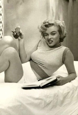 Vintage Marilyn Monroe Photo 2149 Oddleys Strange & Bizarre