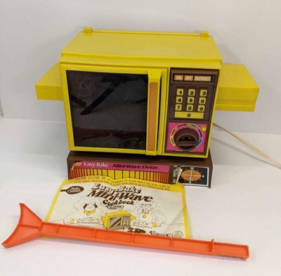 Vintage 70's 1978 Kenner Betty Crocker Easy Bake Mini Wave Oven with Cookbook