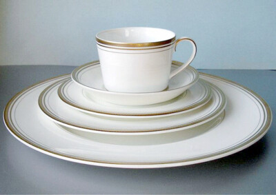 Monique Lhuillier Ruban D'or 5 Piece Place Setting Royal Doulton England New