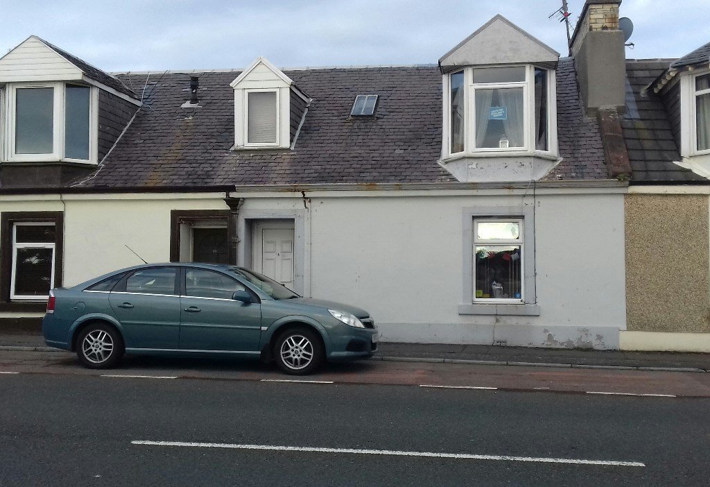 Mid terraced cottage in Girvan for sale in Girvan, South Ayrshire