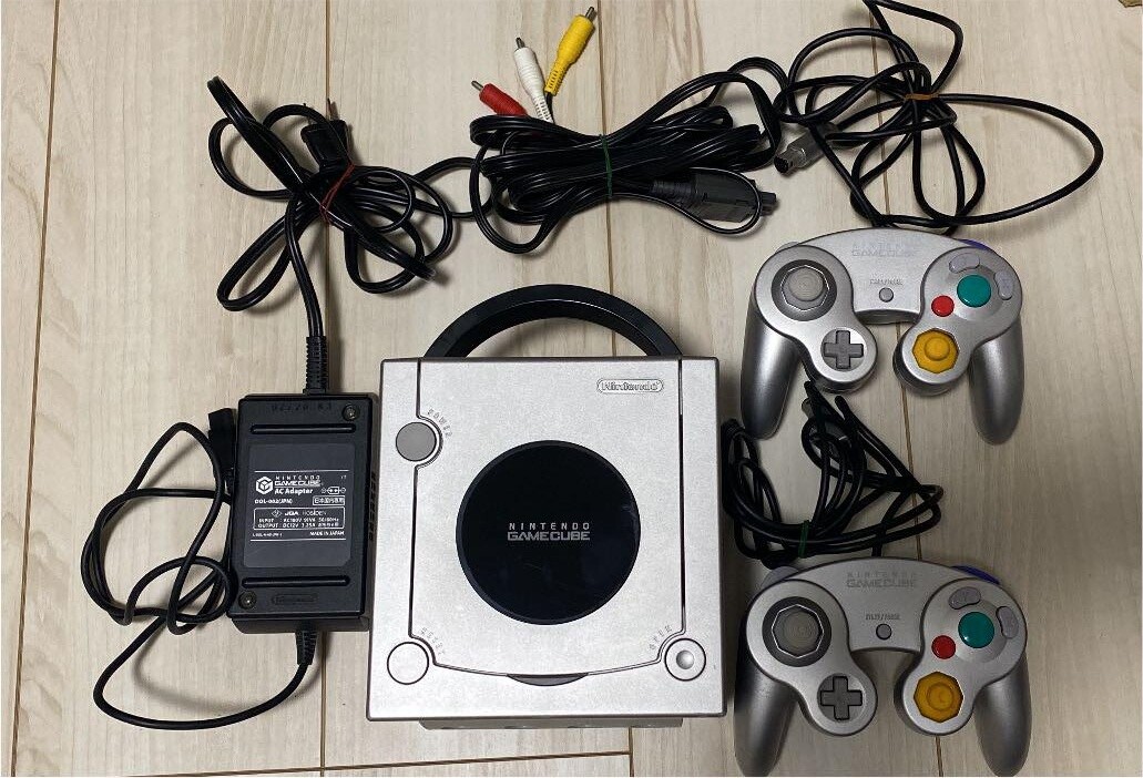 Nintendo Game Cube NTSC-J Silver console with game Japan