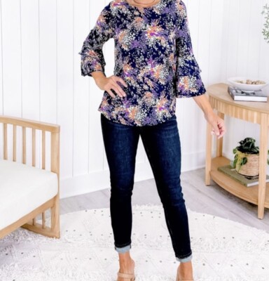 Boutique DEAR SCARLETT Stretch Floral Print Tunic Top Size Medium