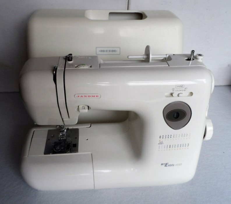JANOME EXCEL ME 4023 SEWING MACHINE WITH HARD CASE in Epworth, South