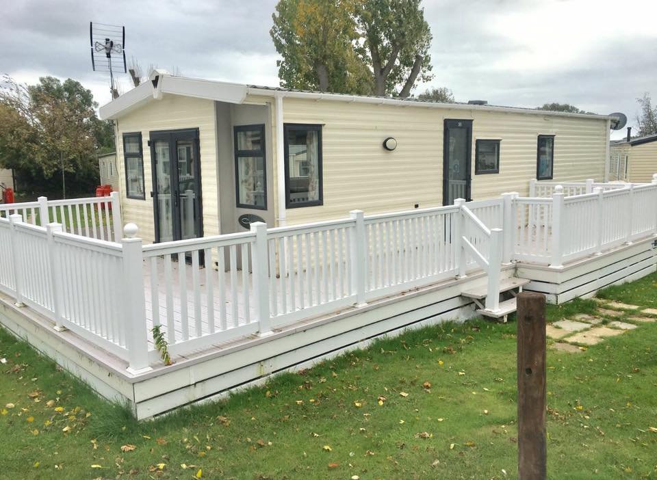 Caravan / holiday home for sale!MUST SEE! Including decking and 2018