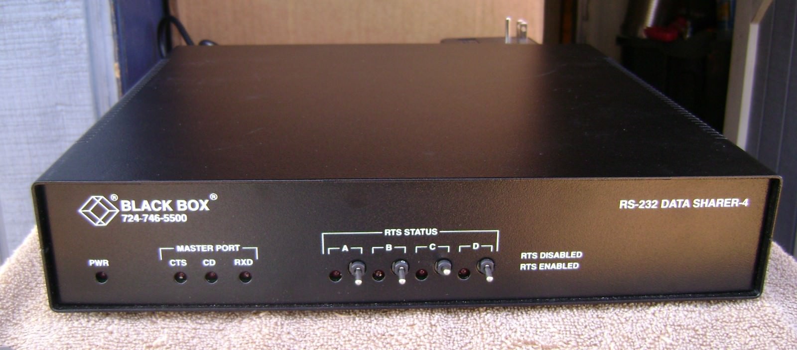 BLACK BOX RS-232 - Model TL 553A R3 4 PORT DATA SHARER  connection to 4 devices