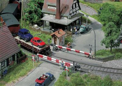 Faller H0 120172 Beschrankter Bahnübergang