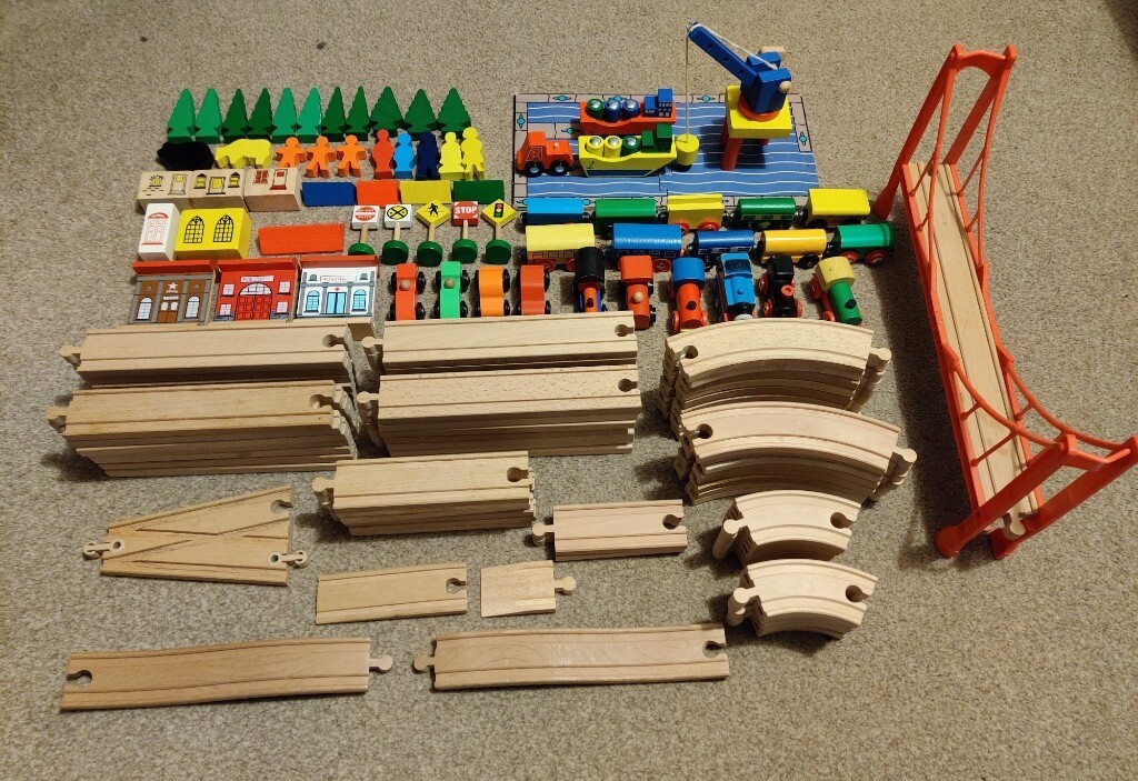 Brio and compatible train set 148 pieces in Cottingham, East