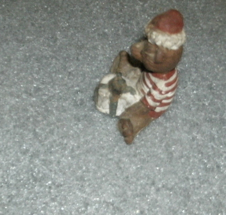 Small bear holding a gift measures 2x2x1