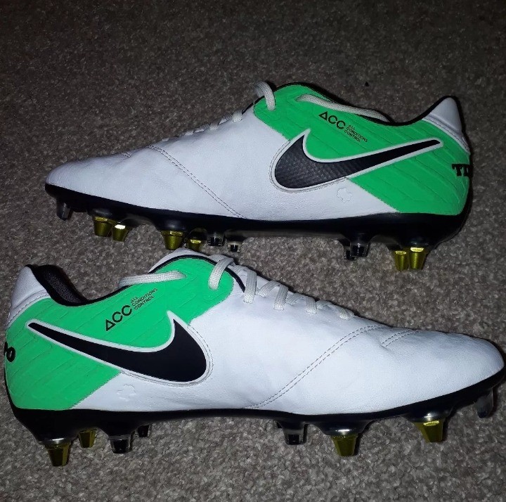 NIKE TIEMPO LEGEND VI SG-PRO ANTI CLOG ACC SIZE UK 7.5 White & Green