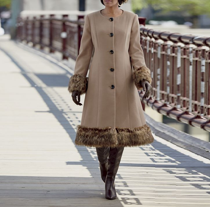 コート AMI Women Coats FCO317 WV0016 100 White 3193338.jpg