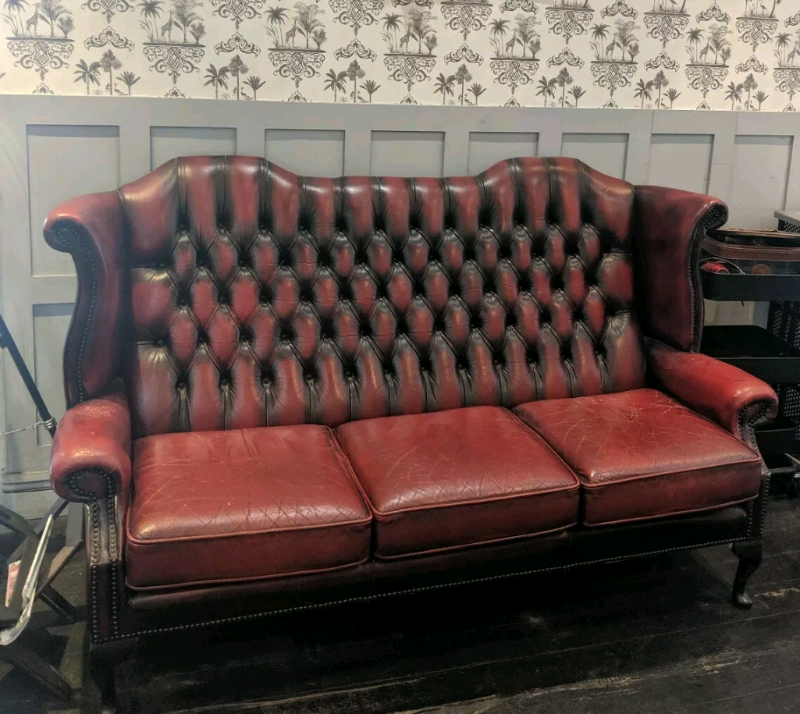 3 seater leather Queen Anne Chesterfield sofa. in Islington, London Gumtree
