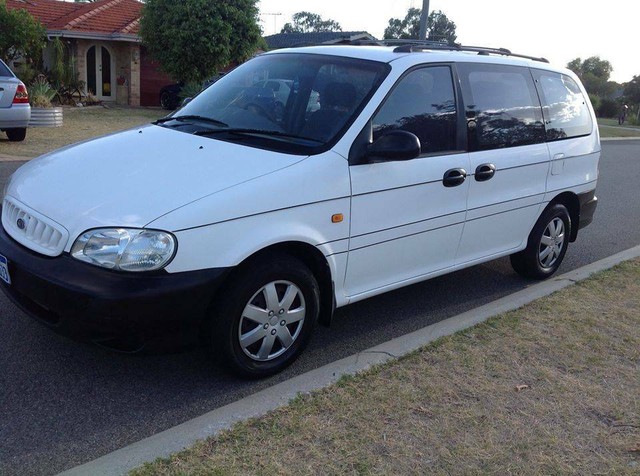 Kia carnival 2000