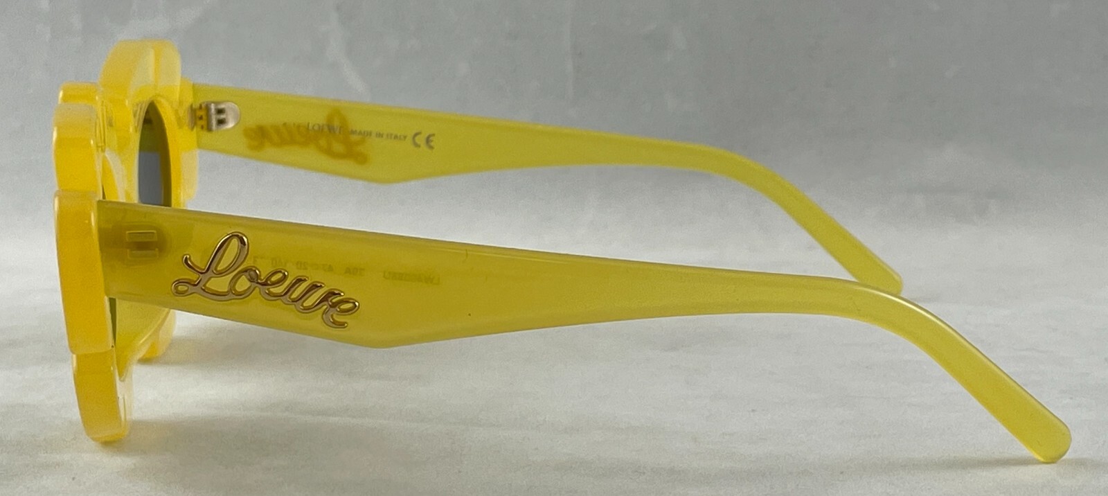 Pre-owned Loewe Lw40088u Lw 40088u 39a Yellow Sunglasses 47-20-140 In Black