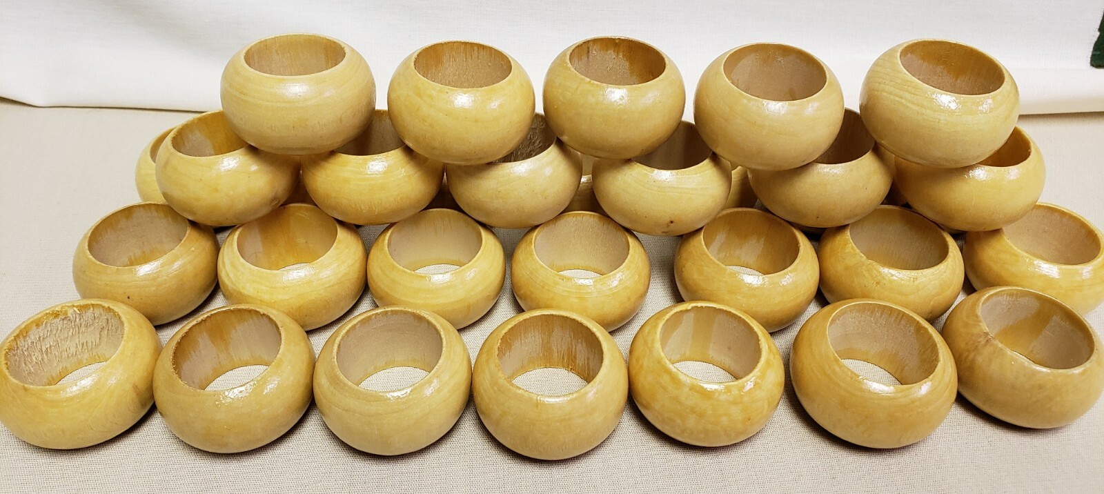 VINTAGE WOOD NAPKIN RINGS~ NAPKIN HOLDERS~ ROUND SET OF 32 WEDDING, PARTY