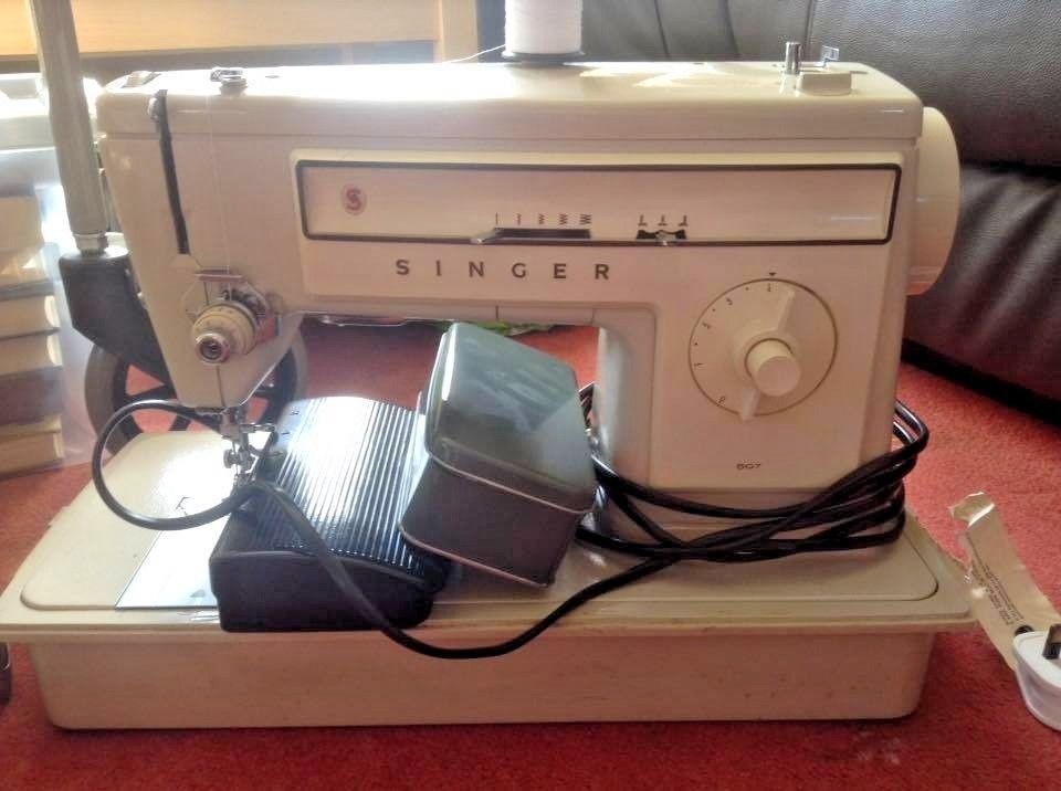 WORKING Vintage Singer 507 Sewing Machine OBO in Carlton Colville