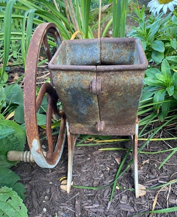 Vintage Antique Cast Iron Alaska Ice Crusher No. 1 Hand Crank