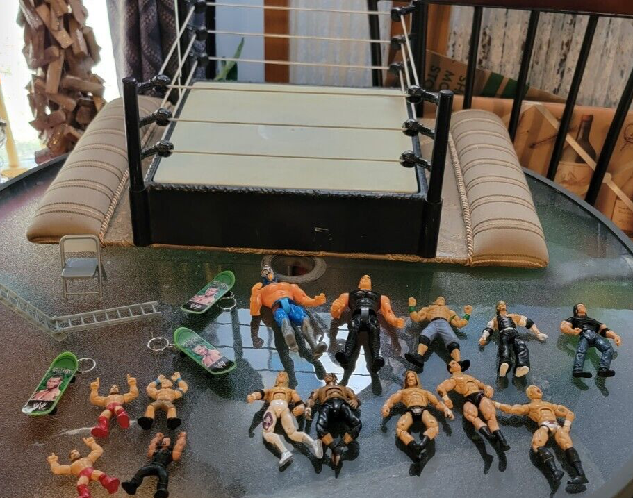 VTG 2010 Mattel WWE Wrestling Ring w/ large LOT OF WRESTLERS
