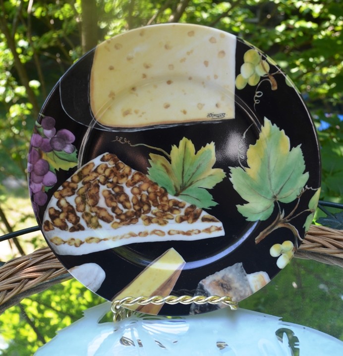 SET OF FOUR MINT ST. LIMOGES 7 1/2 INCH GRAPE & CHEESE SALAD PLATES