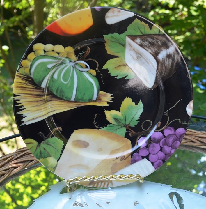 SET OF FOUR MINT ST. LIMOGES 7 1/2 INCH GRAPE & CHEESE SALAD PLATES