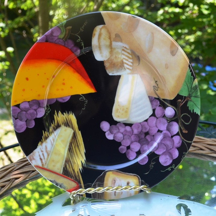 SET OF FOUR MINT ST. LIMOGES 7 1/2 INCH GRAPE & CHEESE SALAD PLATES