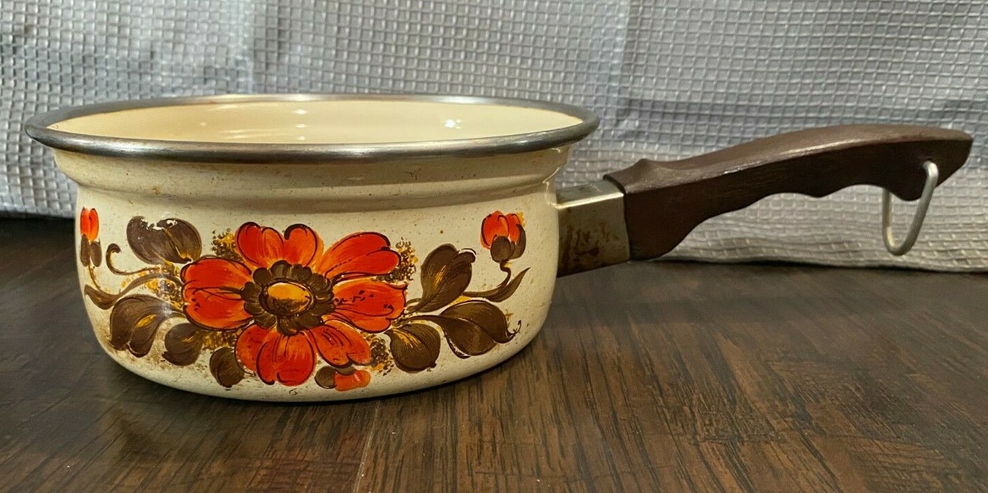 Retro Vintage 1970s Moneta #14 Enamelware Pot Sauce Pan Made Retro Vintage 1970s Moneta #14 Enamelware Pot Sauce Pan Made