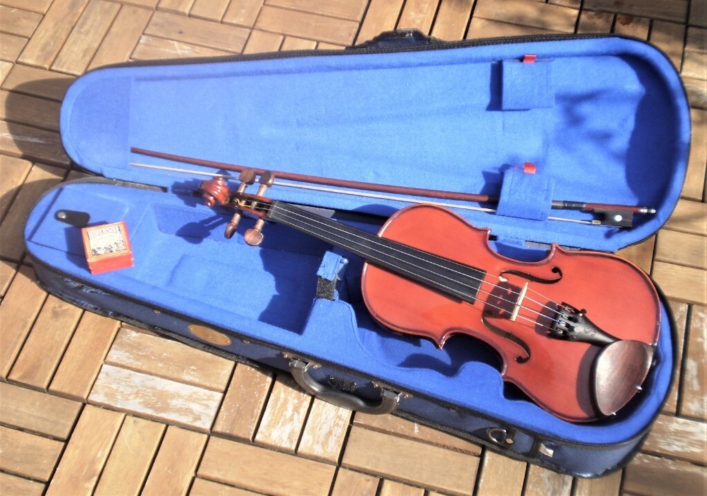 3/4 Size Stentor Student 1 Violin Outfit , Case, Bow, Shoulder Rest