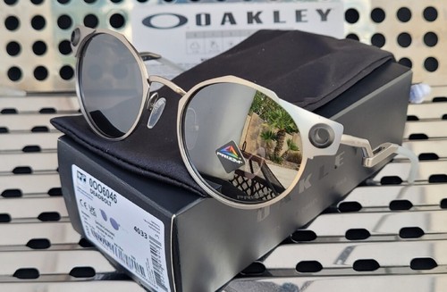 Pre-owned Oakley Deadbolt Titanium 6046-0150 Sunglasses Satin Chrome W/ Prizm Black