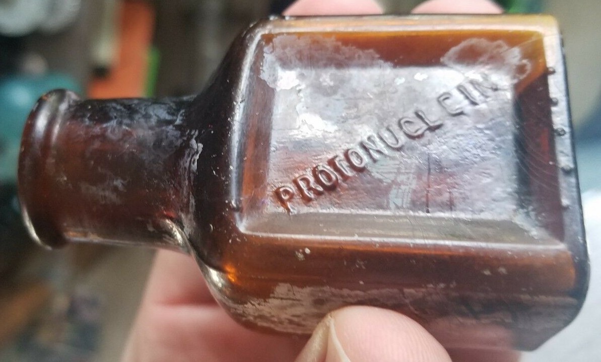 PROTONUCLEIN SUNKEN PANEL SMALL AMBER CORKTOP MEDICINE DIABETES FREE SHIPPING