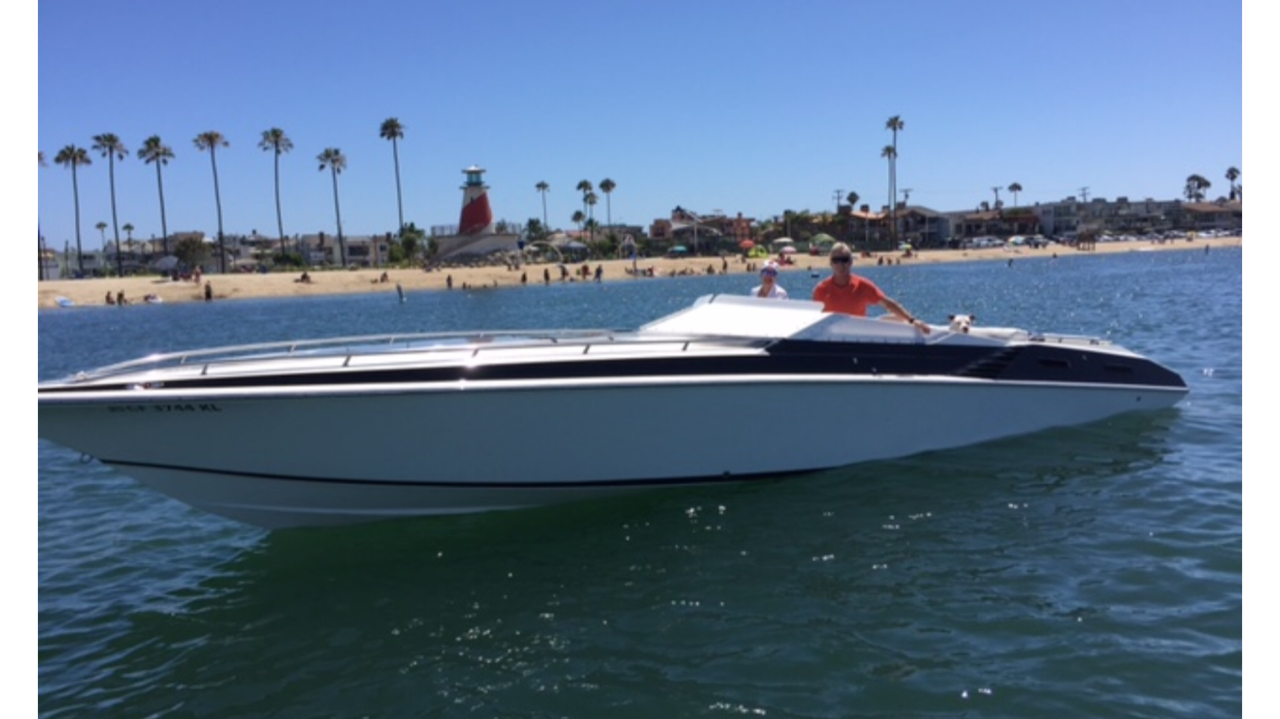 FOUNTAIN 35' LIGHTING Off Shore Boat