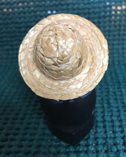 Handmade Hand Painted Wood Amish Man & Woman Couple 2 3/4” High