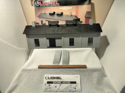 O Scale Lionel 6-12897 Engine House 20'' Building - Assembled with Original Box