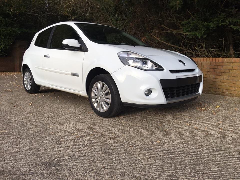 2011 Renault Clio IMusic Model In Glacier White £2995 in Crumlin